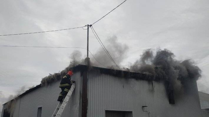 Пожар на лакокрасочном заводе в Екатеринбурге полностью ликвидирован