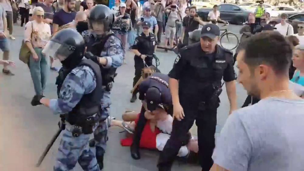 Росгвардия: В действиях сотрудников, избивших Канторовича на акции 27 июля, не было нарушений