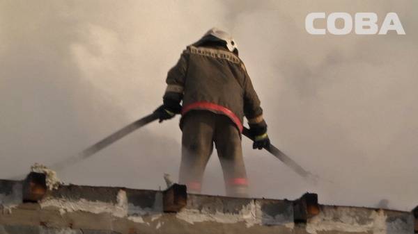 В Шадринске из-за пожара в многоэтажке эвакуировали жильцов