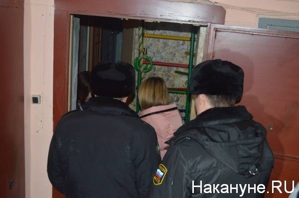 В Екатеринбурге приставы поймали должника, притворившись соседями, которых затопили