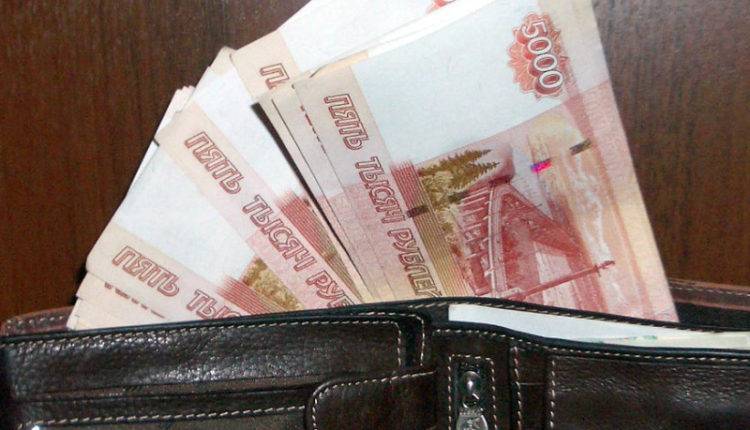 Россияне считают справедливым минимальный доход в 50 тысяч рублей и требуют от государства сократить разрыв между бедными и богатыми