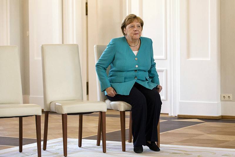 Ангела Меркель - Штеффен Котре - "Сдалась оккупантам": Меркель обвинили в капитуляции перед США - tvc.ru - США - Германия