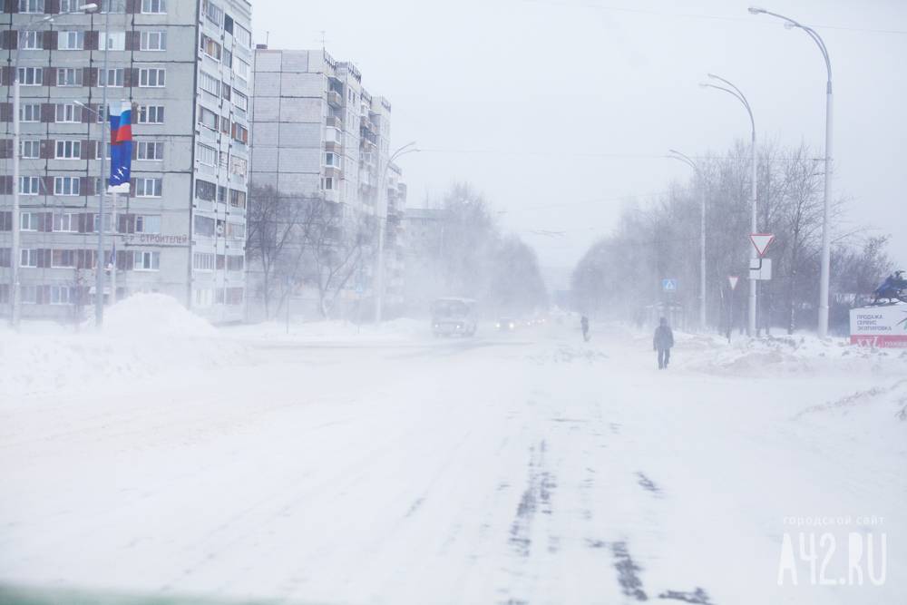 ГИБДД предупреждает кузбассовцев о гололёде и снеге