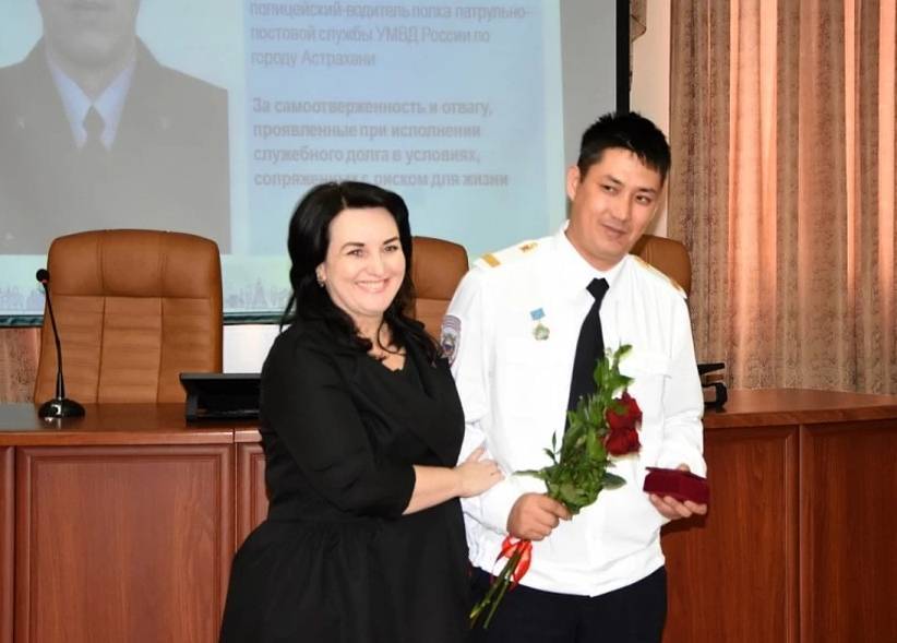 За спасение утопающего полицейский получил медаль «Слава Астрахани»