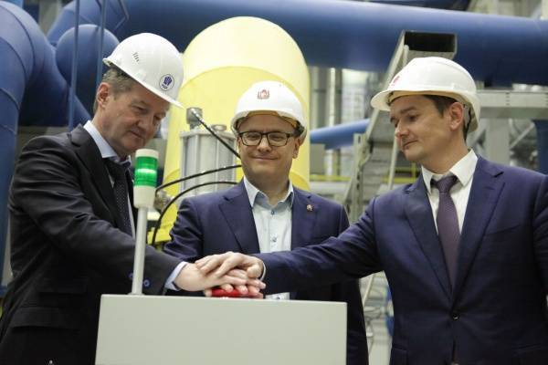 Алексей Текслер на Челябинском цинковом заводе запустил новую кислородную станцию