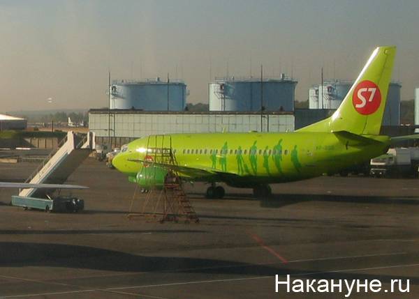 Из-за низкой видимости в аэропорту, самолет "S7", летевший из Москвы в Челябинск, приземлился в Екатеринбурге