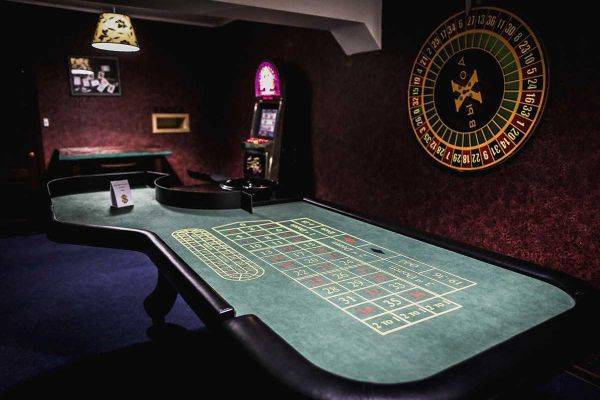«8 подруг Оушена»: на Рублёвке накрыли подпольное казино для женщин