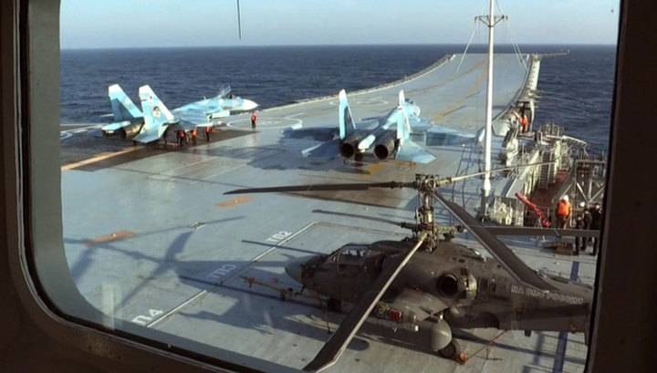 На крейсере "Адмирал Кузнецов" под Мурманском произошел пожар
