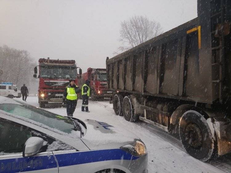 Два человека погибли в ДТП с микроавтобусом в Архангельской области