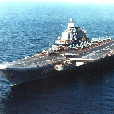 Площадь пожара на "Адмирале Кузнецове" возросла до 600 квадратных метров