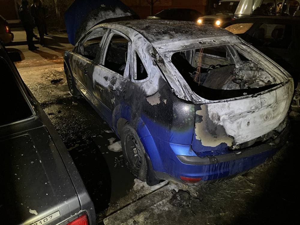 В Вологде неизвестные сожгли три автомобиля