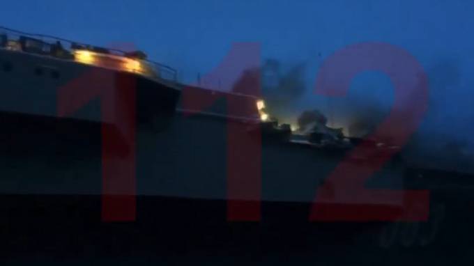 Судьба одного человека остается неизвестной после пожара на крейсере "Адмирал Кузнецов"