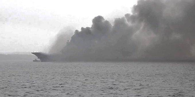Пожар на единственном российском авианосце "Адмирал Кузнецов" усилился
