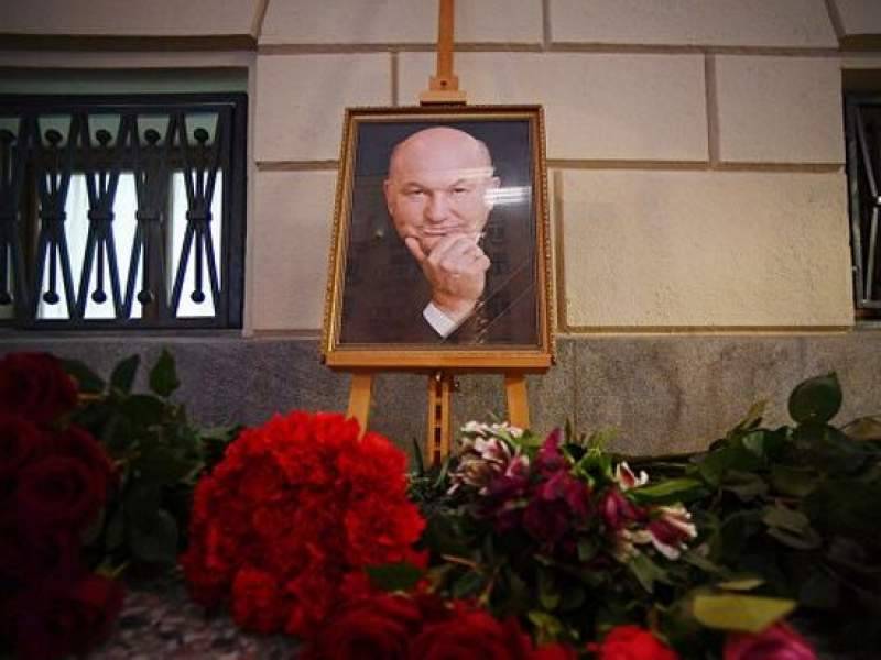 Похороны Лужкова в Москве: бывшего мэра хоронят в закрытом гробу. Онлайн трансляция ВИДЕО