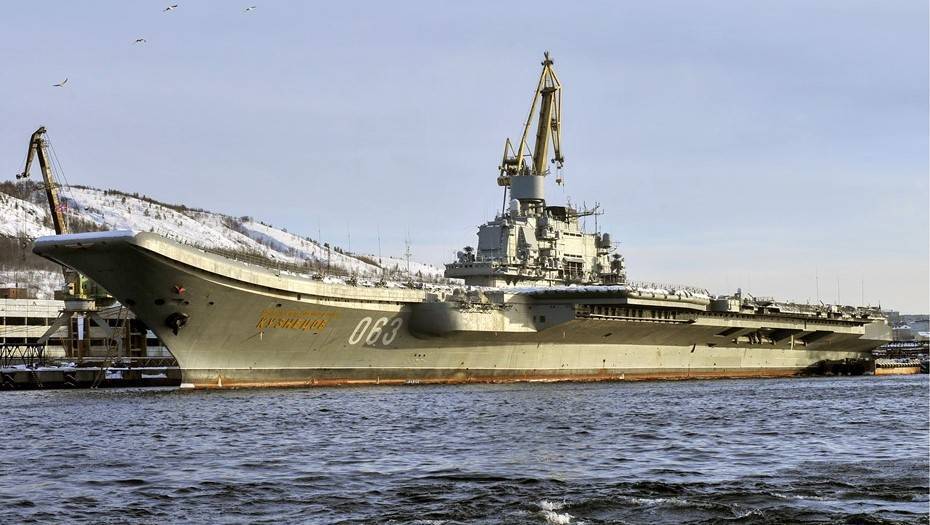 Площадь пожара на крейсере "Адмирал Кузнецов" выросла