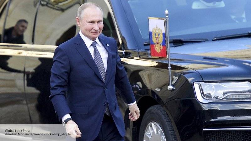 Путин посетил церемонию прощания с Лужковым