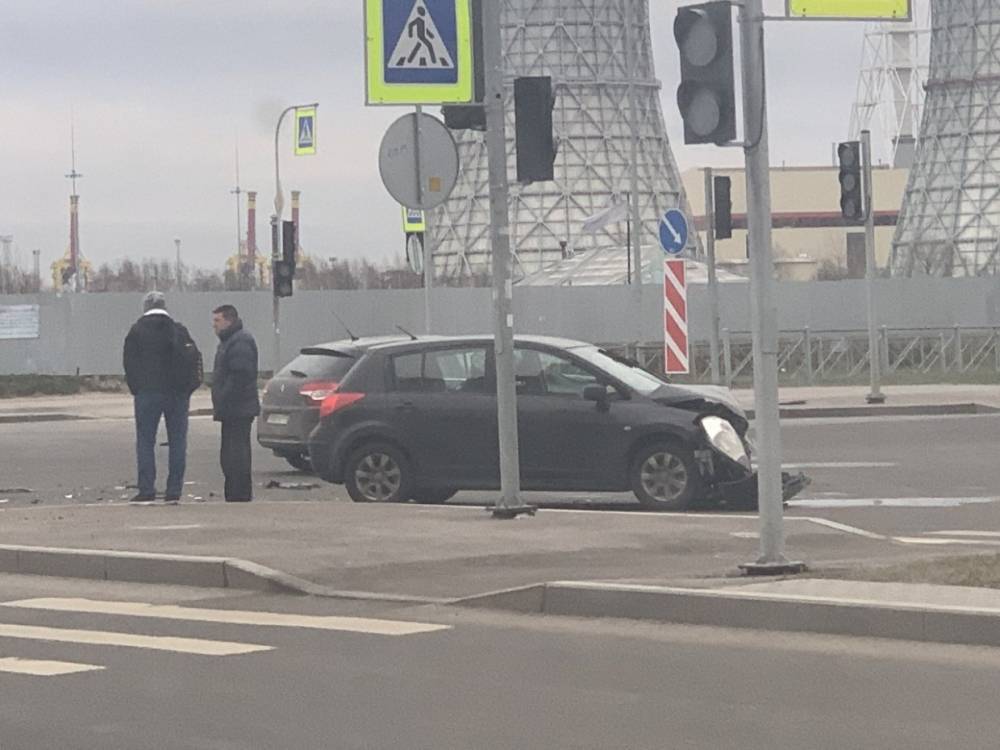 Неработающий светофор стал причиной аварии на проспекте Героев