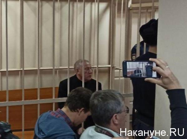 Арест экс-мэра Челябинска Тефтелева пытались закрыть от СМИ. ФОТО из зала суда