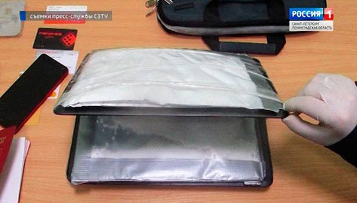 С килограммом кокаина в руках: в Ивангороде таможенники задержали контрабандиста