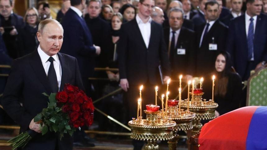 Владимир Путин посетил церемонию прощания с Юрием Лужковым