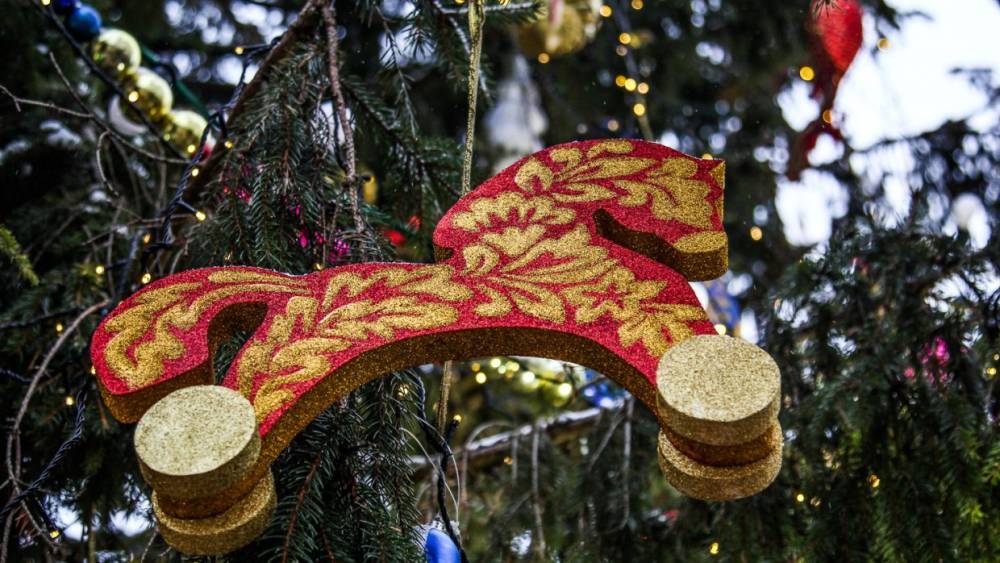 Экономист дал совет петербуржцам, как тратиться на новогодние праздники