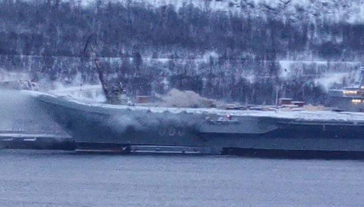 Число пострадавших при пожаре на "Адмирале Кузнецове" выросло до 10 человек