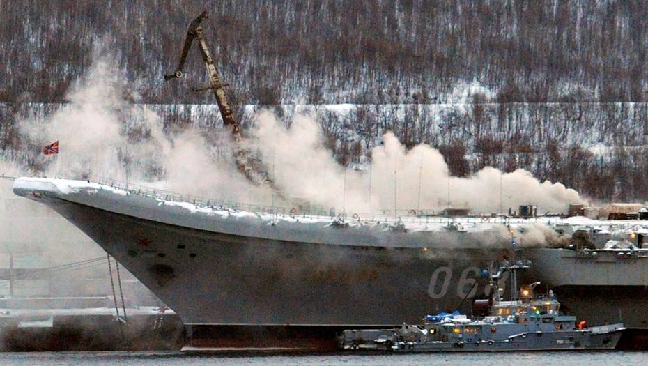 СМИ сообщили о 10 пострадавших при пожаре на крейсере "Адмирал Кузнецов"