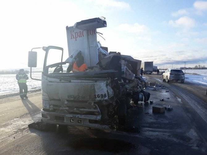 Водитель грузовика погиб в ДТП в Тюменской области