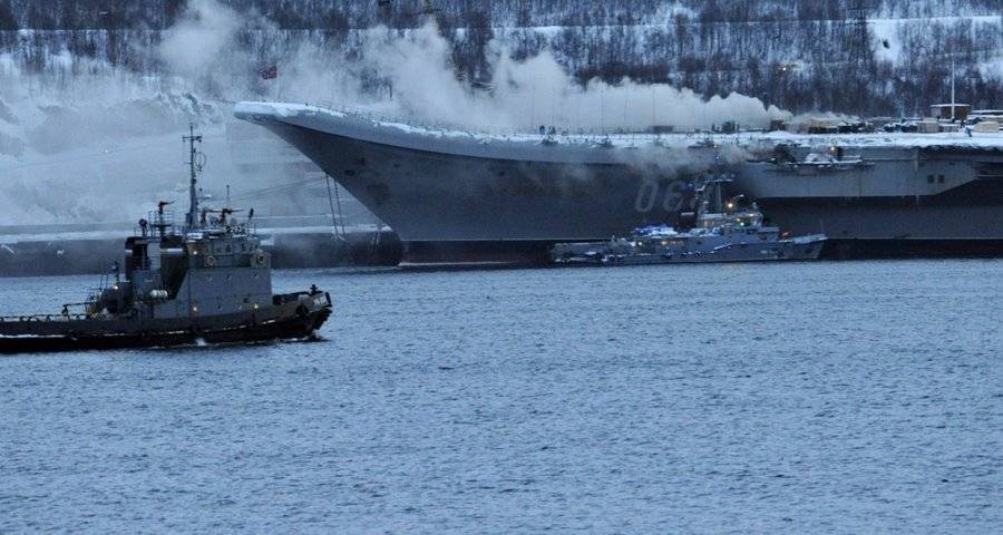 Число пострадавших при пожаре на крейсере "Адмирал Кузнецов" увеличилось до 11 человек