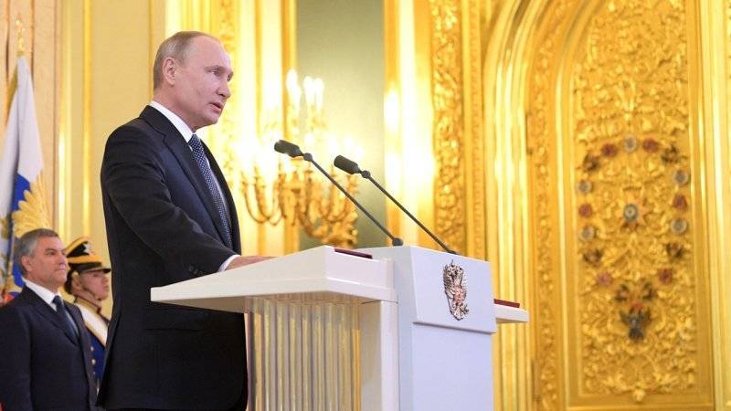 Путин подчеркнул непрерывность толкования основного закона