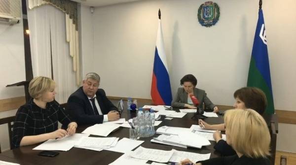 Губернатор Югры Наталья Комарова провела встречу с молодыми семьями по выплате субсидий
