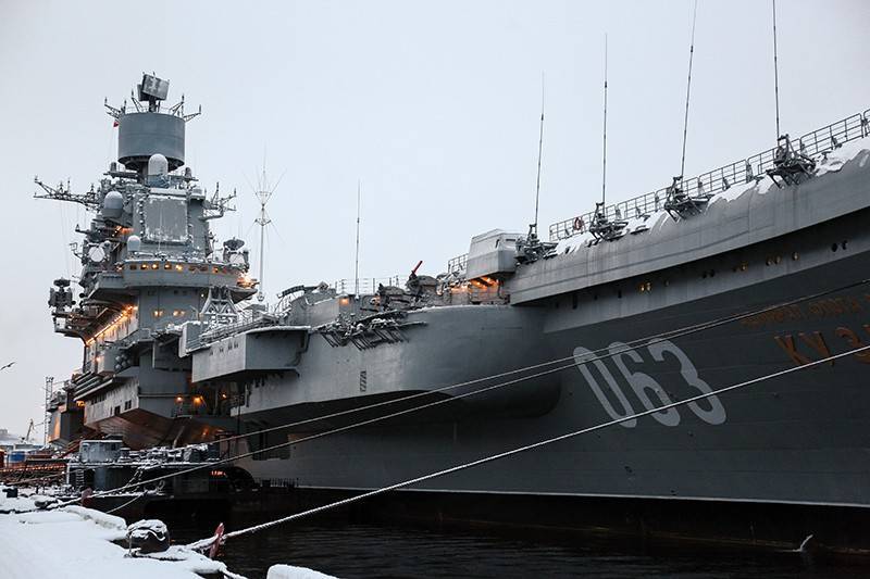 Выросло число пострадавших при пожаре на авианосце "Адмирал Кузнецов"