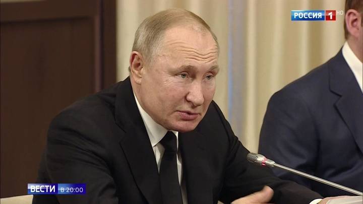 Путин: Конституционный суд - один главных ориентиров для правительства