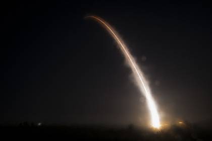 США испытали баллистическую ракету