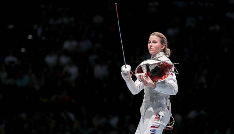 Рапиристка Дериглазова стала лучшей спортсменкой России 2019 года