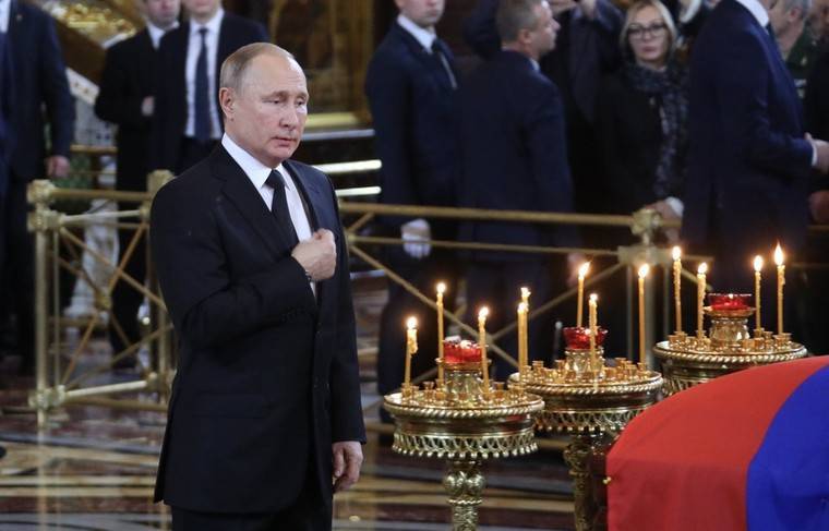 Путин ждёт предложений по увековечиванию памяти Лужкова