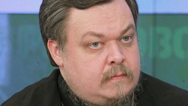 Священнослужитель РПЦ оценил закрытый гроб Лужкова