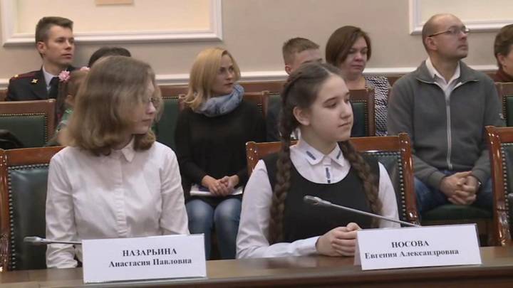 Акции, экоконкурсы, выдача паспортов: юные жители Мурманска и Архангельска отметили День Конституции