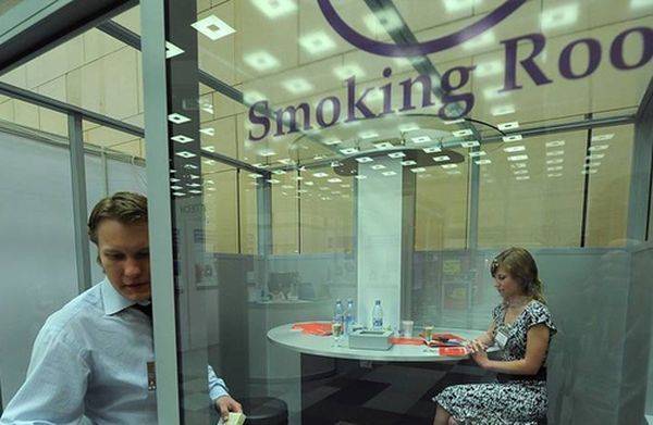Курилки в аэропортах России вновь могут открыть в начале 2020 года 