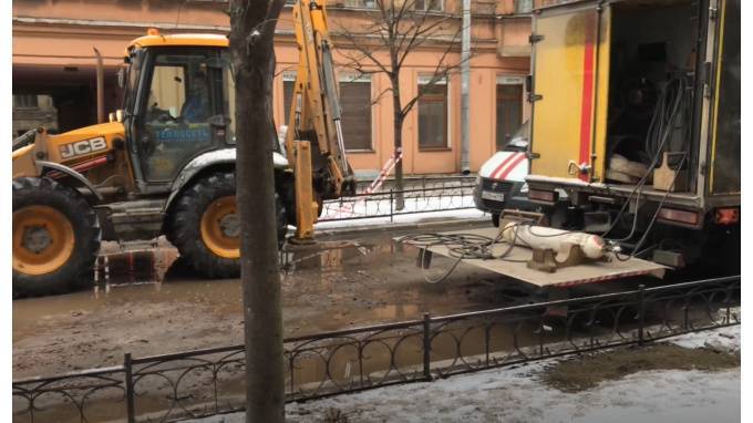 Три подрядчика разделили между собой ремонт дорог в Петербурге