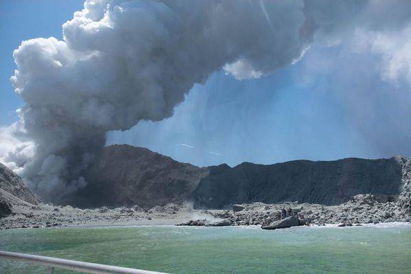 Тела шести погибших из-за извержения вулкана найдены в Новой Зеландии