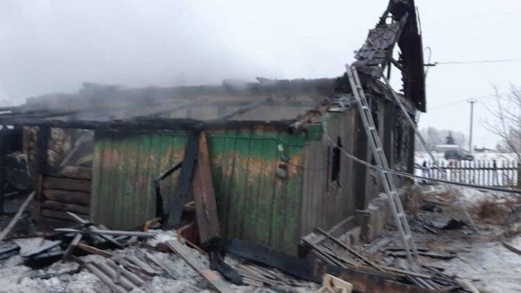 Двое взрослых и четверо детей погибли на пожаре на Алтае