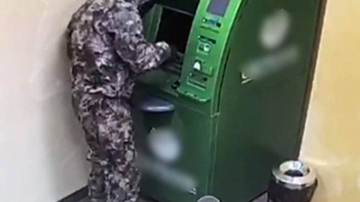 В Новосибирской области задержаны подозреваемые в краже денег из банкомата