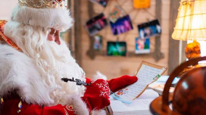Петербуржцам рассказали, как выбрать Деда Мороза и Снегурочку