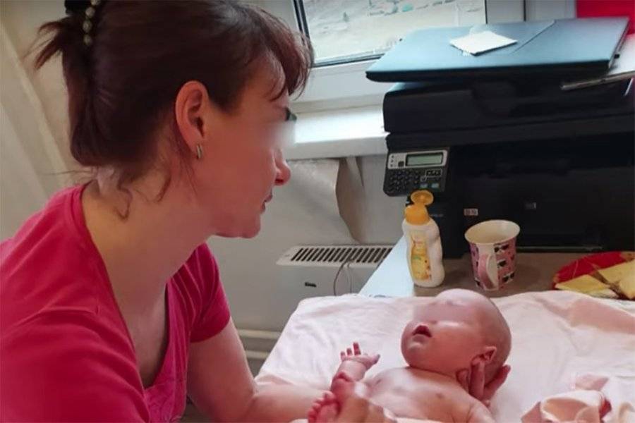 В Красноярске массажистка сломала ноги младенцу, возбуждено дело