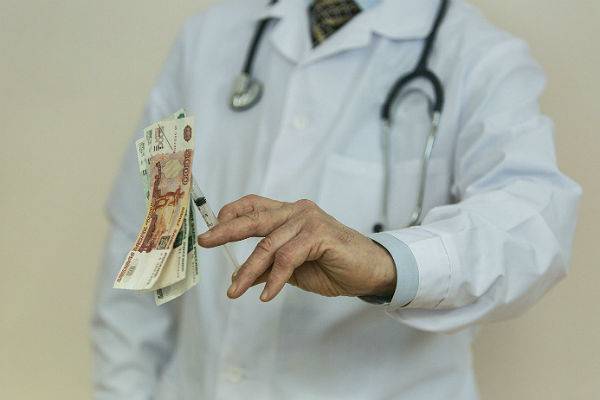 Почти половина россиян не доверяет диагнозам врачей – ВЦИОМ