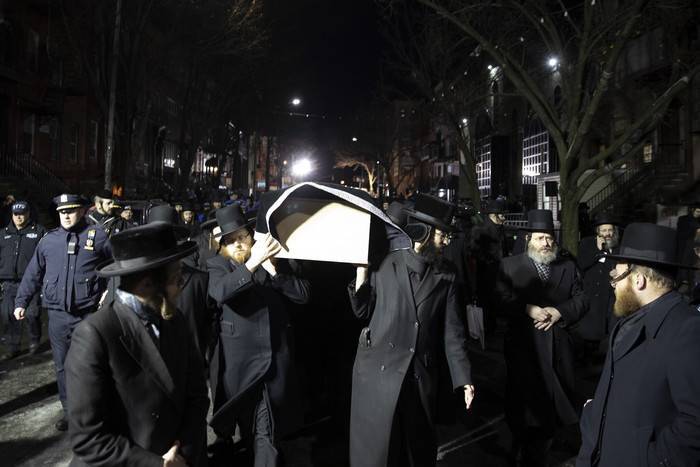 Тысячи евреев приняли участие в похоронах жертв расстрела в Нью-Джерси