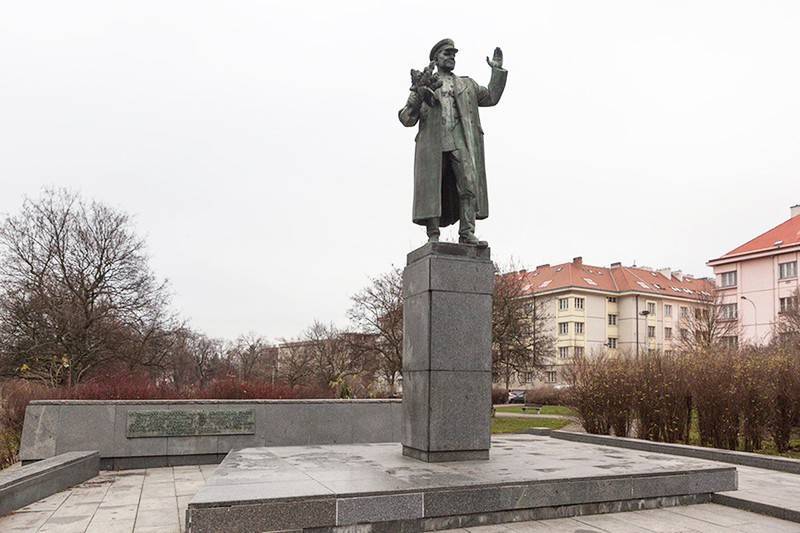 Президент Чехии высказался о памятнике Коневу