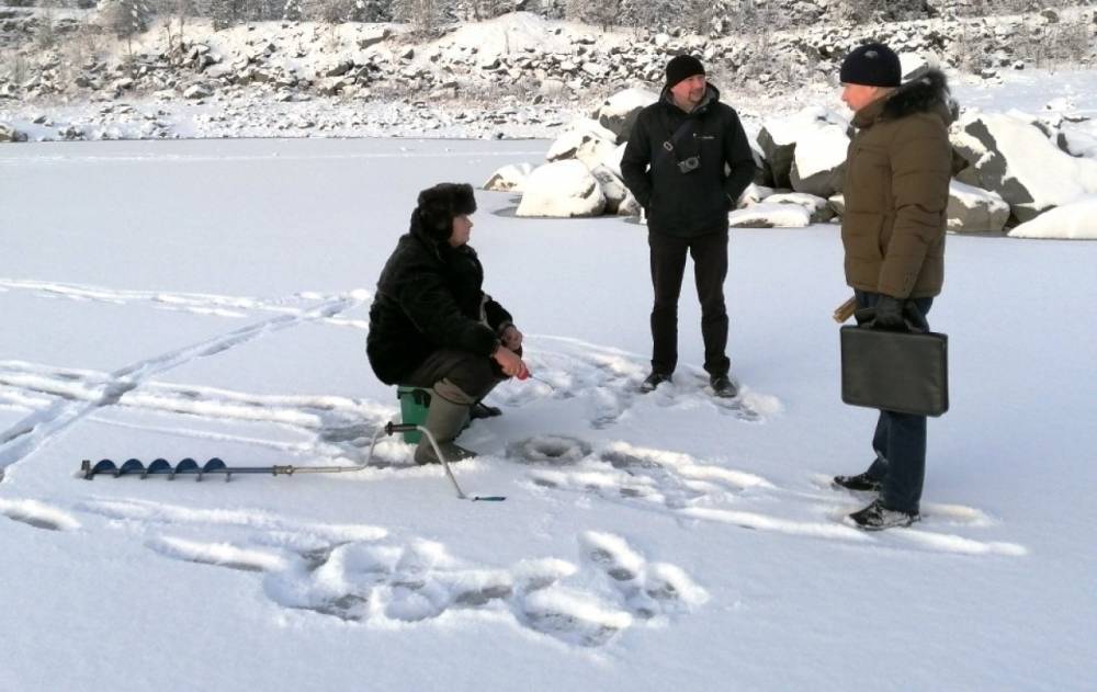 Надзорные органы проверили толщину льда на водоемах Петрозаводска