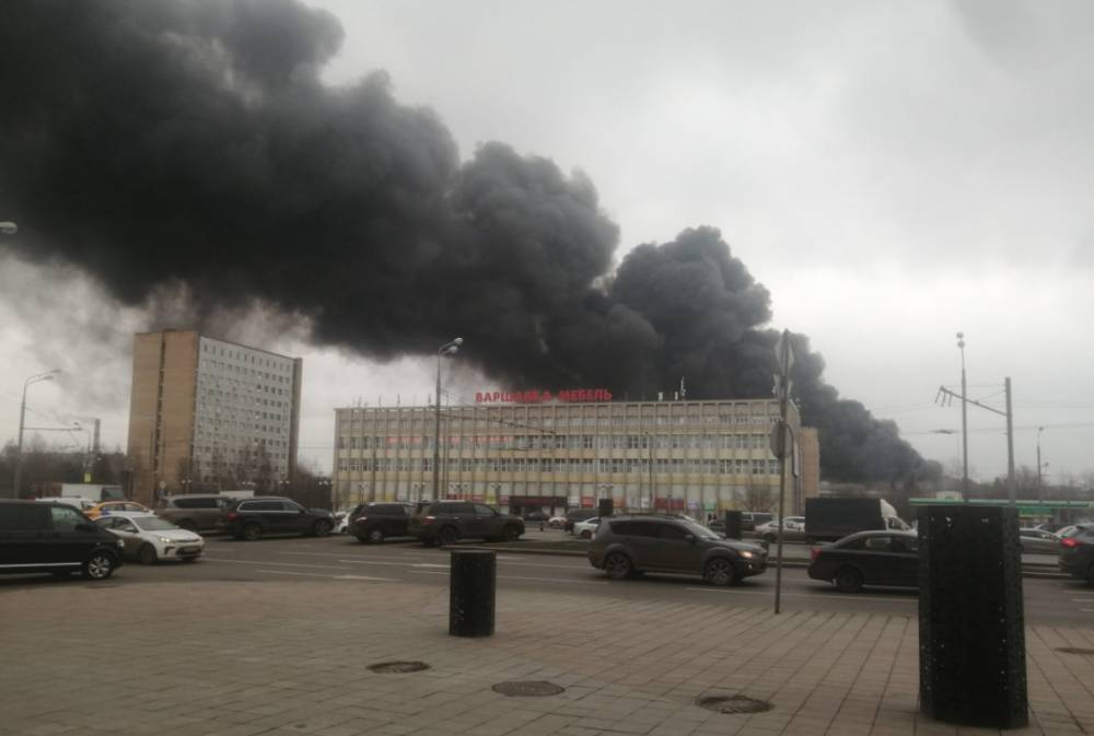 Крупный пожар произошёл на Варшавском шоссе в Москве